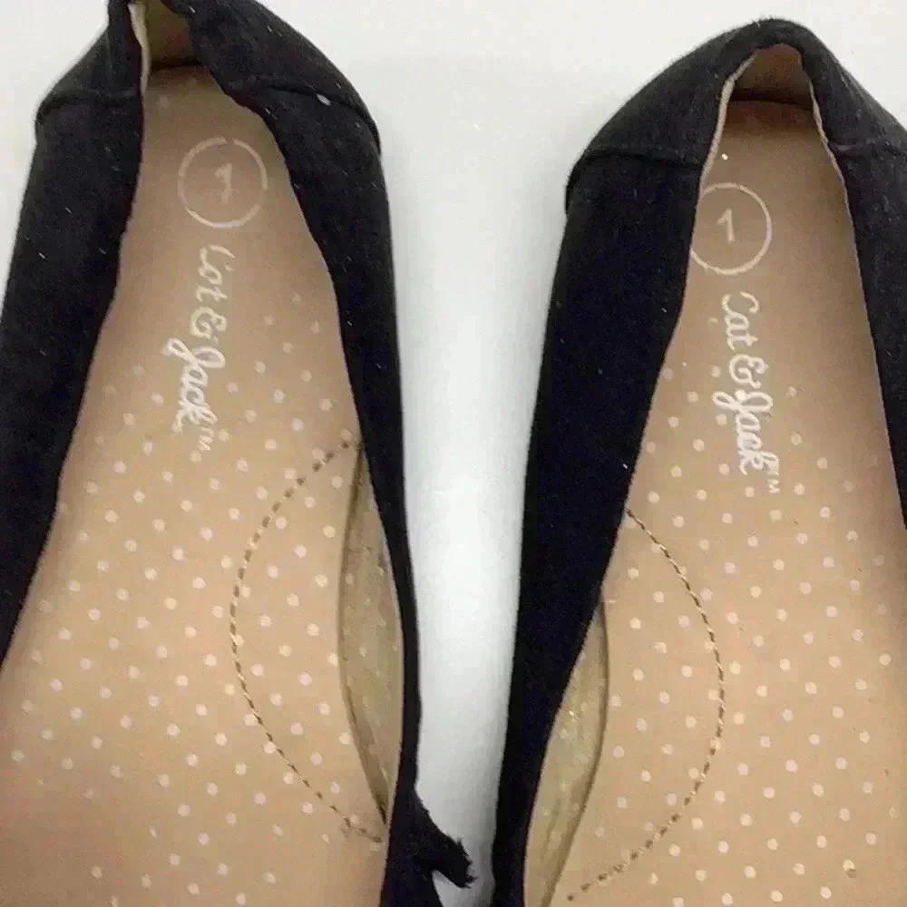 Cat & Jack Size 1 Black Girls Flats. (Preloved)